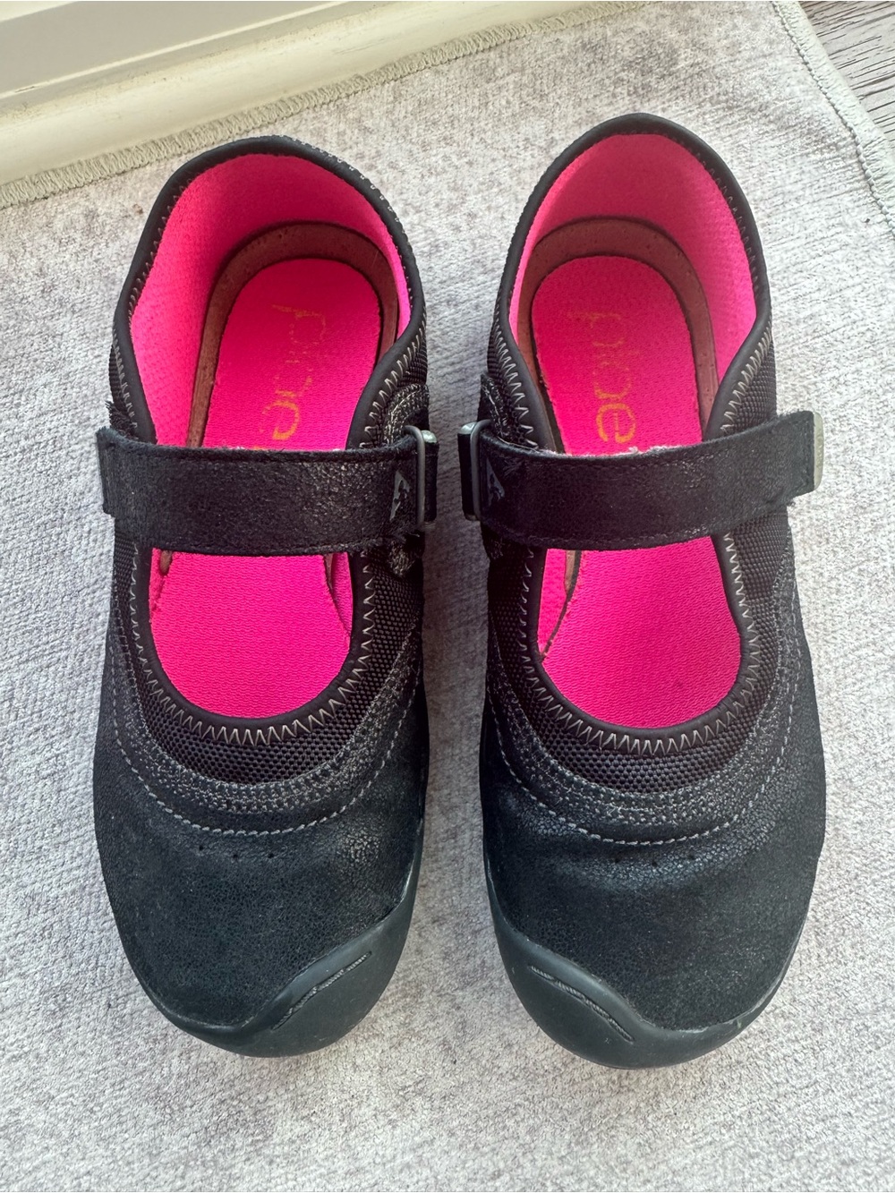 Plae Emme Black Mary Jane Shoes for girls. Size 3.5